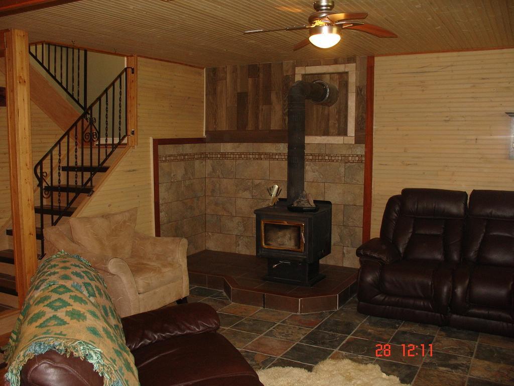 Eileen'S Bed & Breakfast/Guest House Hay River Exterior foto
