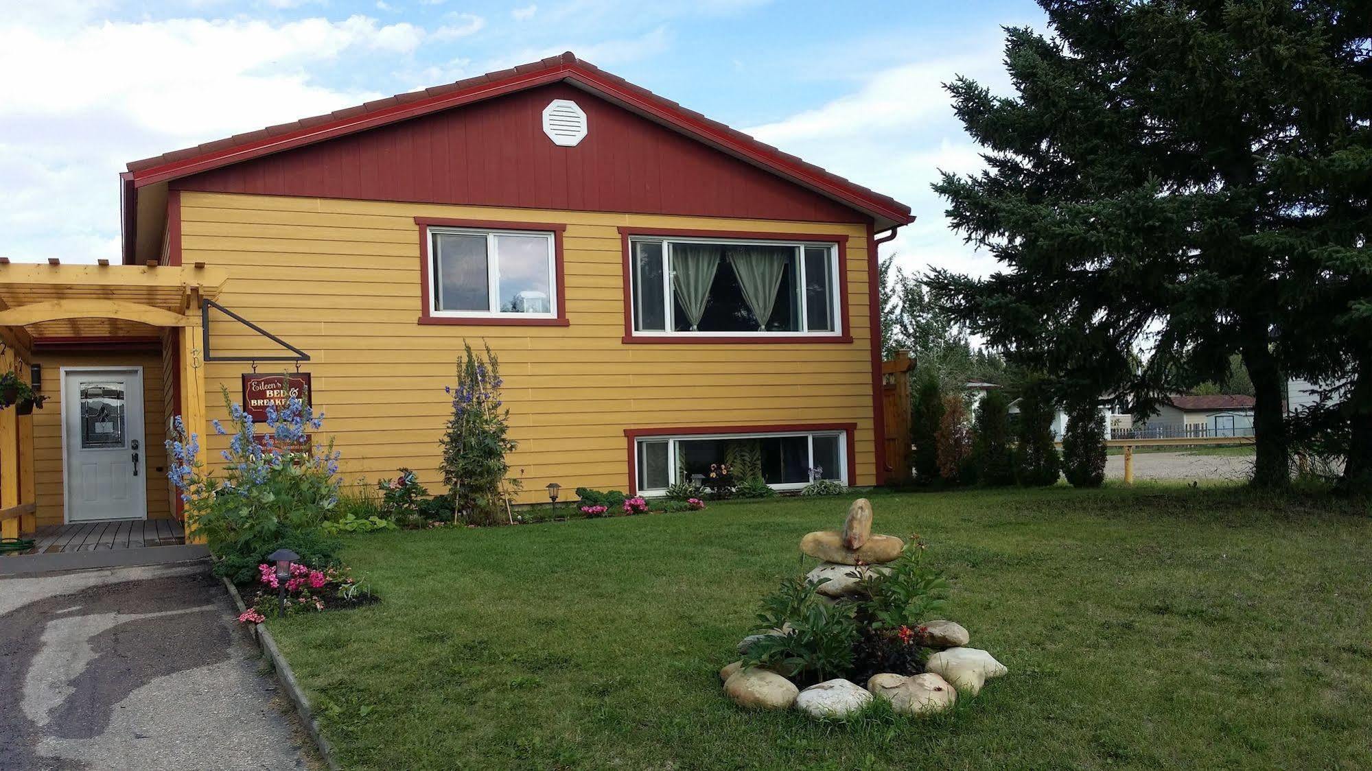 Eileen'S Bed & Breakfast/Guest House Hay River Exterior foto